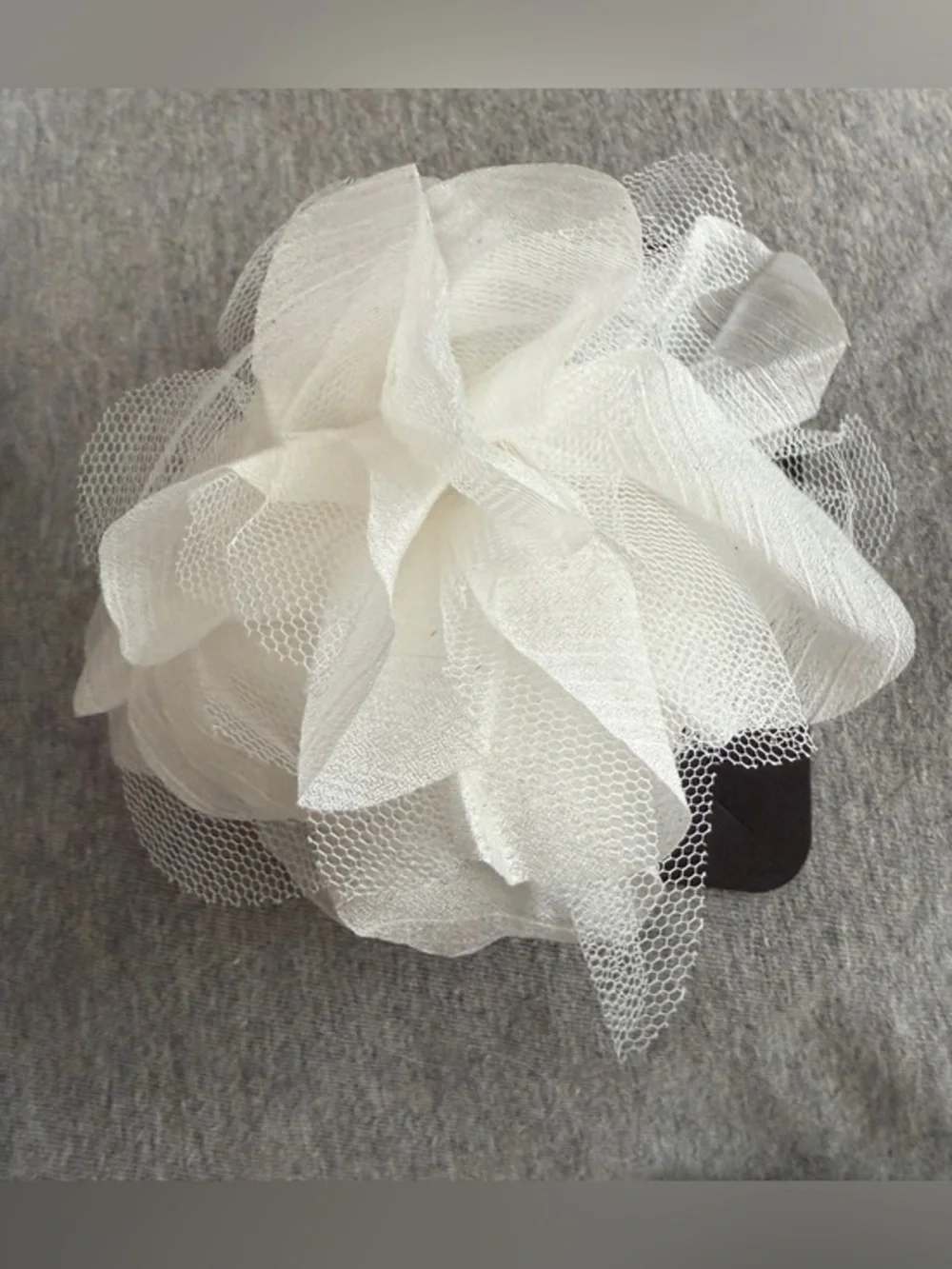 Elegant White Floral Mesh Hair Clip - Women Accessories
